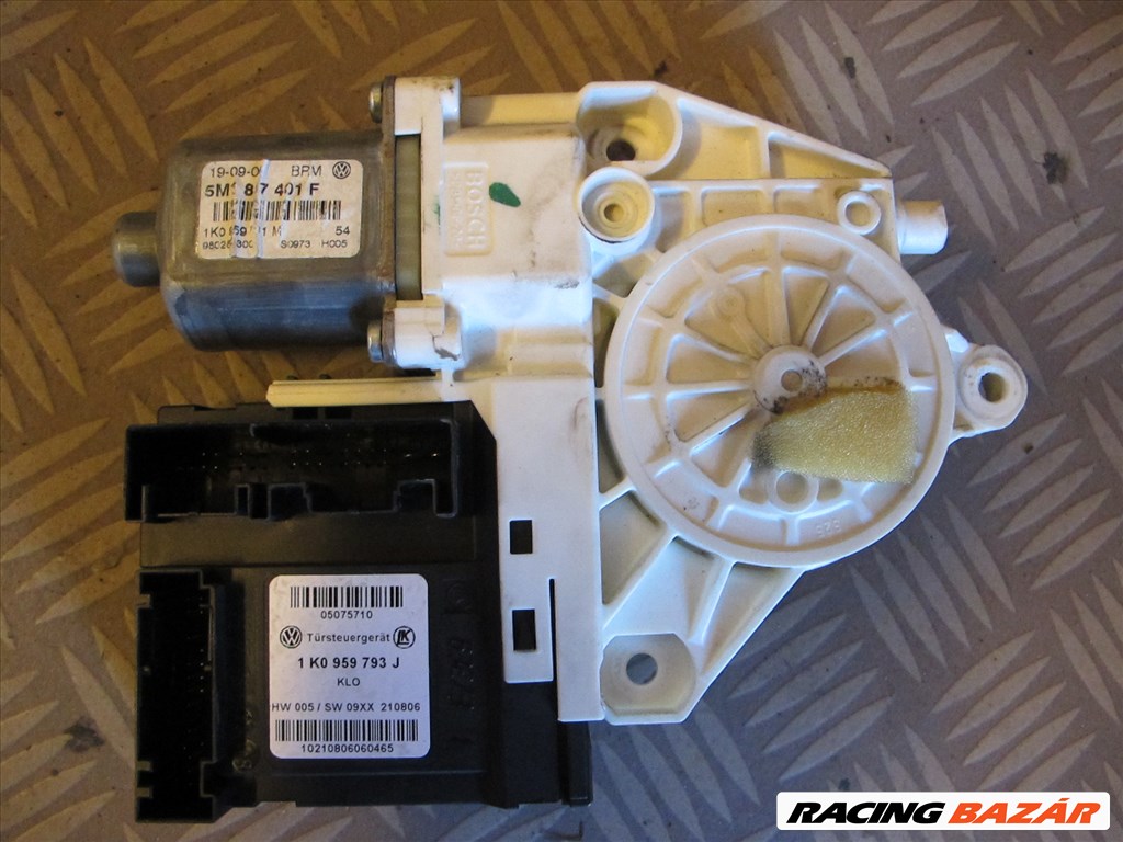  Golf Plus, Golf V,  Touran I csomagtér ajtó zár  4. kép