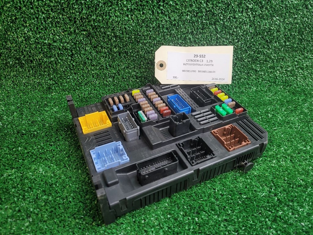 CITROËN C3 III Biztosítéktábla Utastér 9819851280 981985128001 1. kép
