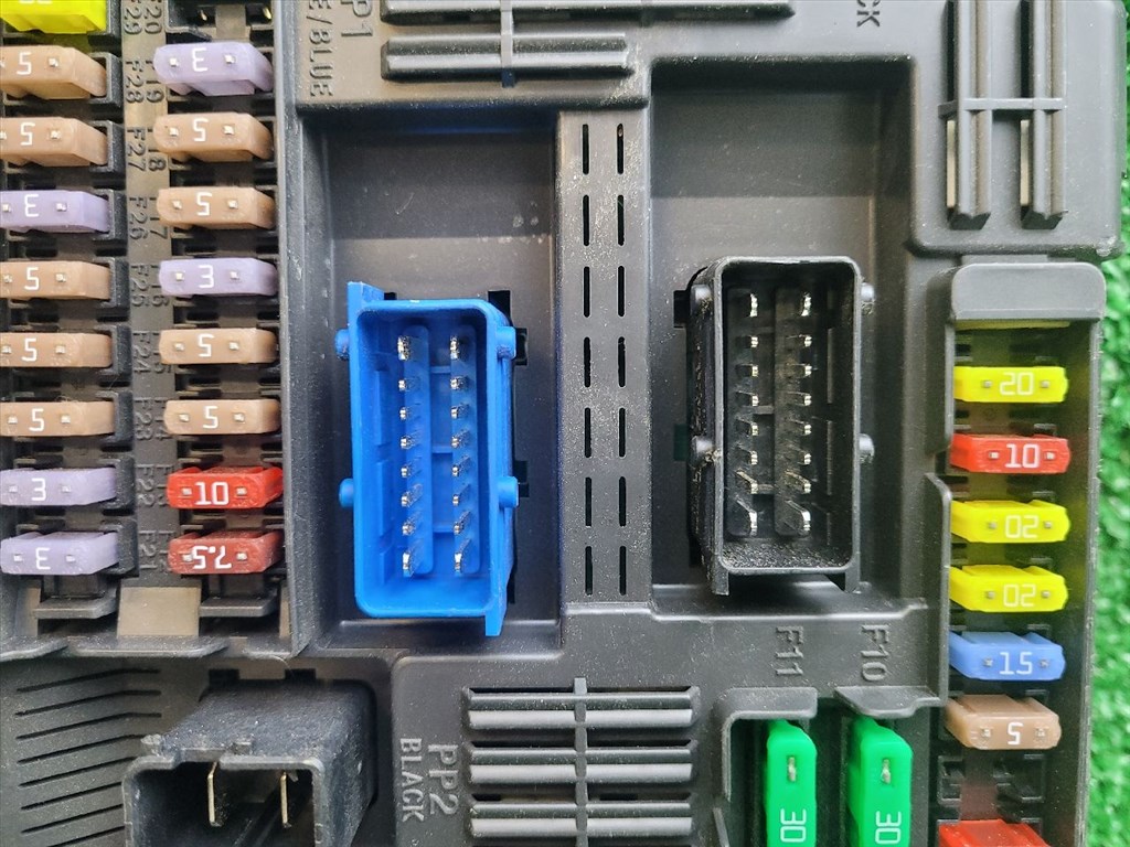 CITROËN C3 III Biztosítéktábla Utastér 9819851280 981985128001 5. kép