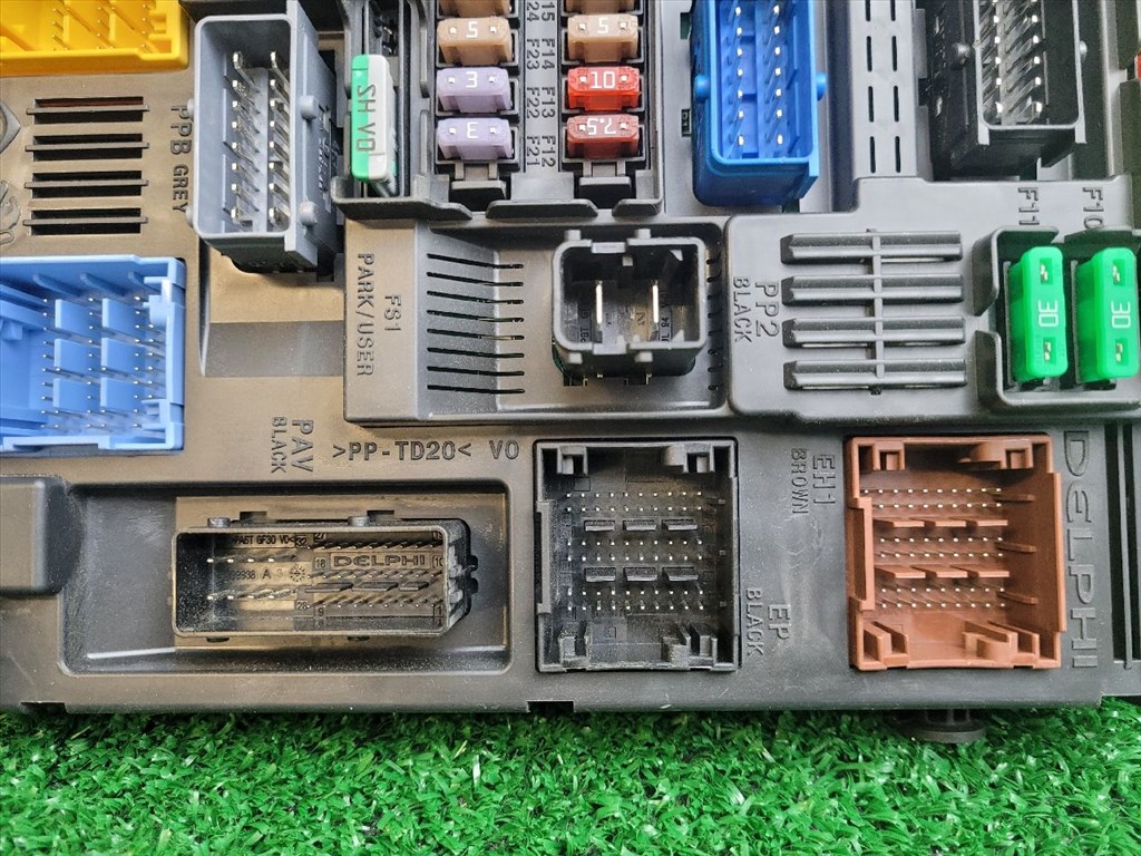 CITROËN C3 III Biztosítéktábla Utastér 9819851280 981985128001 6. kép