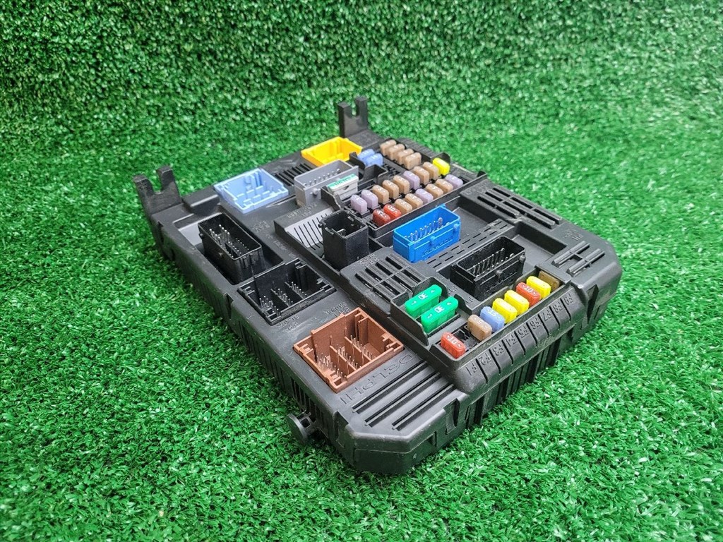 CITROËN C3 III Biztosítéktábla Utastér 9819851280 981985128001 8. kép