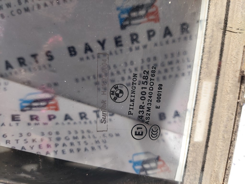 BMW E90 sedan bal hátsó ajtó háromszög kis oldalüveg oldal üveg 3. kép