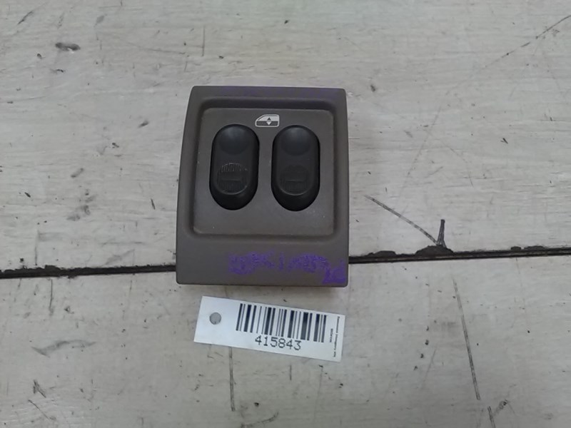 CHRYSLER PT CRUISER 99-06 Bal hátsó ablakemelő kapcsoló 1. kép