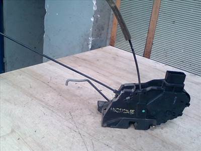 MAZDA 3 03.10-06.06 Bal első ajtó zárszerkezet központi záras