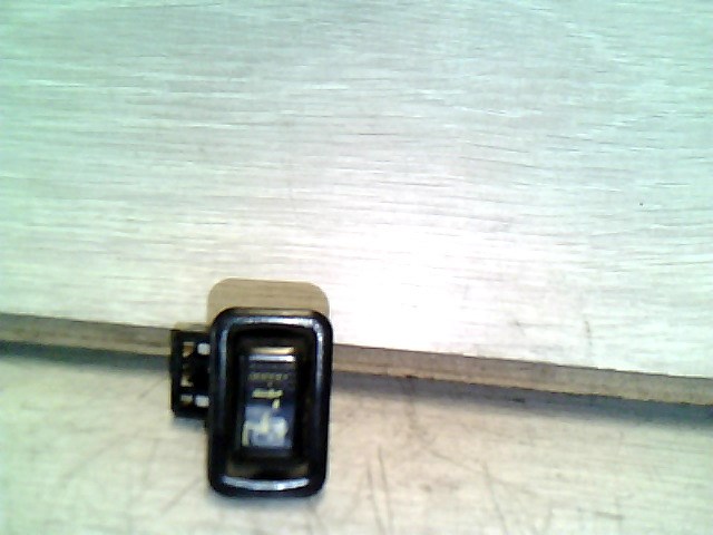 MITSUBISHI LANCER 88-92 Jobb hátsó ablakemelő kapcsoló 1. kép