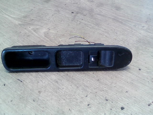 PEUGEOT 307 01-05 Jobb első ablakemelő kapcsoló 1. kép