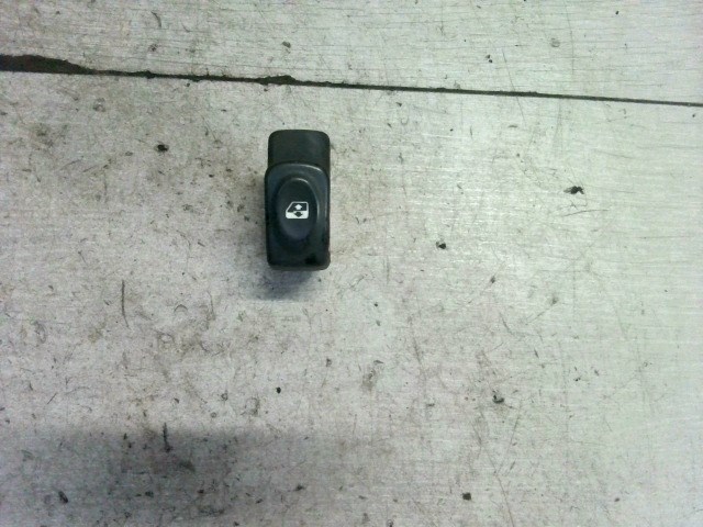 RENAULT MEGANE SCENIC 99-03 Bal első ablakemelő kapcsoló 1. kép