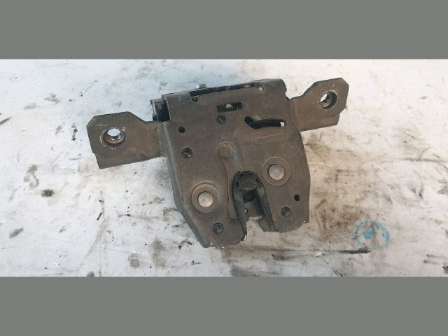 Opel Astra J GTC Csomagtérajtó zárszerkezet  13587646 1. kép