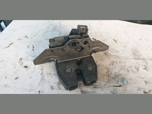 Opel Astra J GTC Csomagtérajtó zárszerkezet  13587646 2. kép