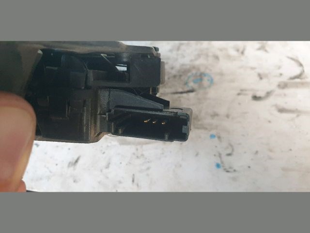 Opel Astra J GTC Csomagtérajtó zárszerkezet  13587646 4. kép