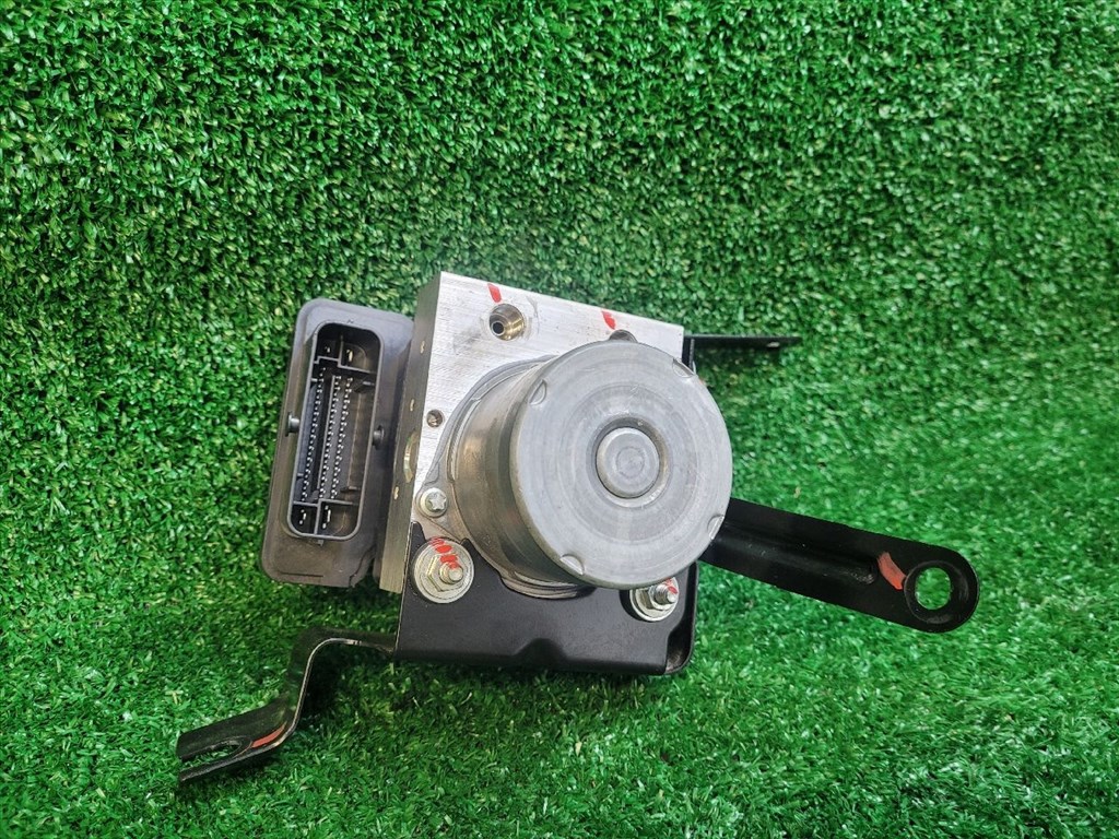 SUZUKI S-CROSS ABS Kocka 5611063TA0 2. kép