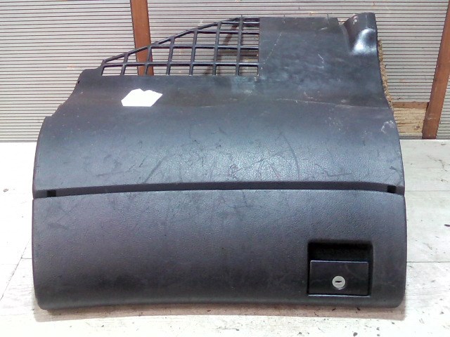 AUDI A4 94-98 Kesztyűtartó 1. kép