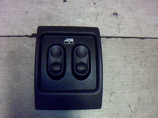 CHRYSLER PT CRUISER 99-06 Bal hátsó ablakemelő kapcsoló 1. kép