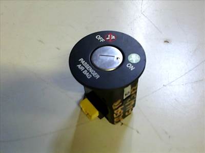 KIA CERATO UTASOLDALI LÉGZSÁK KAPCSOLÓ ZÁR