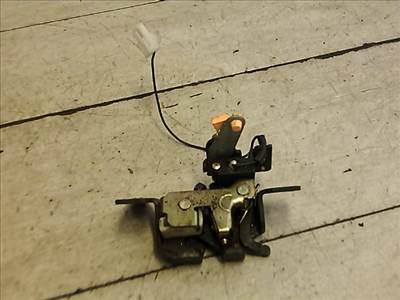 MAZDA DEMIO 98.08-00.05 Csomagtér ajtó zárszerkezet