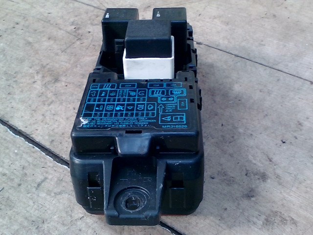 MITSUBISHI Space Star 2000.09.01-2004.12.03 Biztosítéktábla BCM BSI BSM SAM GEM modul Utastér 1. kép