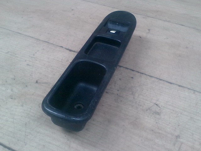 PEUGEOT 307 01-05 Jobb első ablakemelő kapcsoló 1. kép