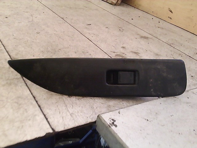 SUZUKI SWIFT 96-05 Jobb első ablakemelő kapcsoló 1. kép