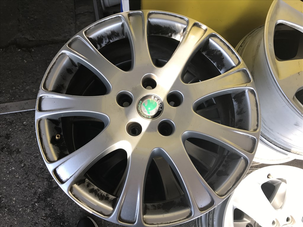 Skoda Octavia RS gyári 7X17-es 5X112-es ET54-es könnyűfém felni garnítúra eladó 2. kép