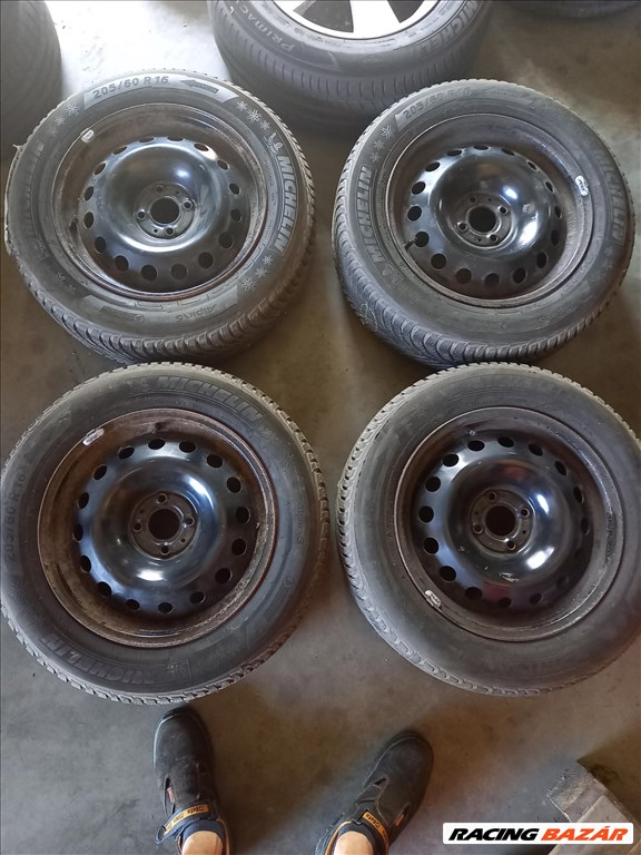Renault 4x100-as 16" használt (gyári felni) lemezfelni, 205/60 újszerű Michelin téli gumi sxx2 1. kép