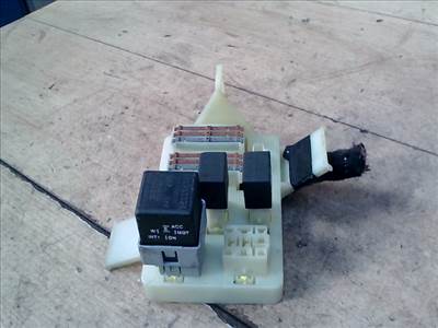 MITSUBISHI Space Star 2000.09.01-2004.12.03 Biztosítéktábla BCM BSI BSM SAM GEM modul Utastér