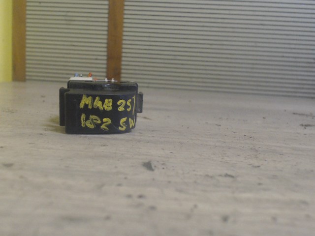 SUZUKI SWIFT 96-05 Jobb első ablakemelő kapcsoló 1. kép