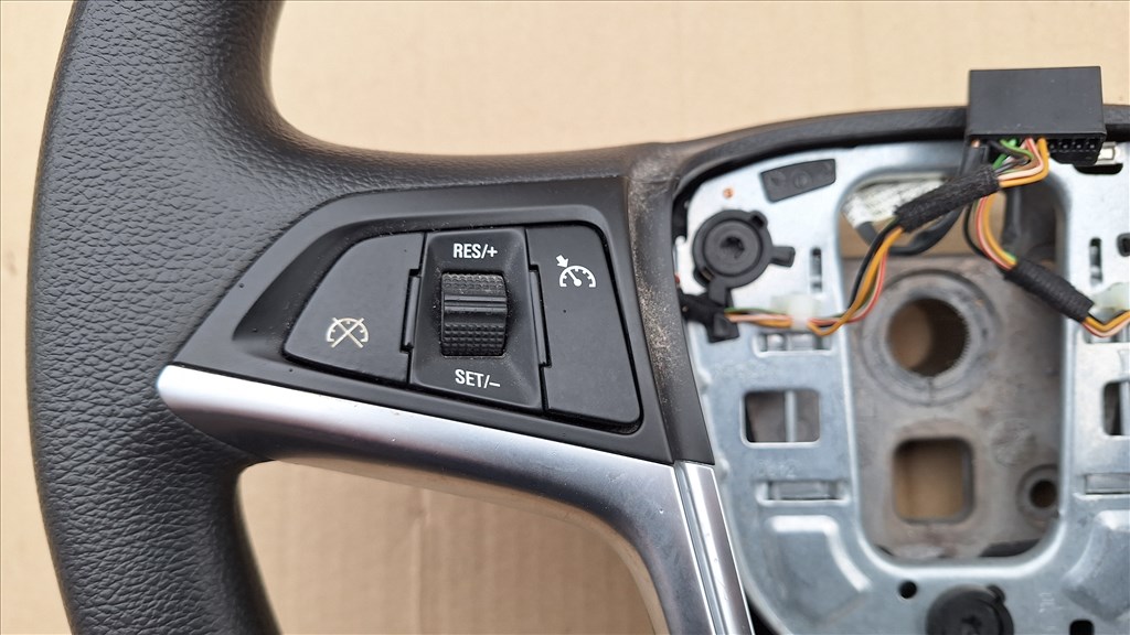 Opel Astra J kombi kárpit kormány 2. kép