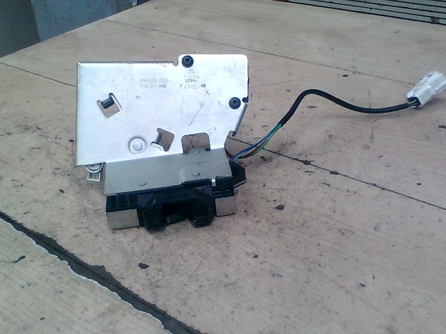 FORD MONDEO 01-07 Csomagtérajtó zárszerkezet 1. kép