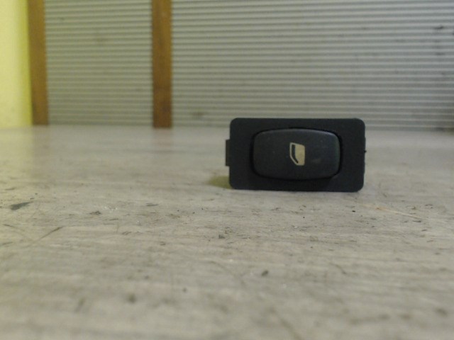 PEUGEOT 807 Bal hátsó ablakemelő kapcsoló 1. kép