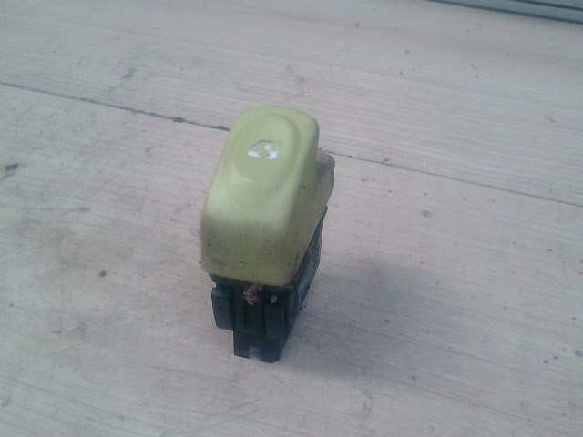 RENAULT TWINGO 98-07 Bal első ablakemelő kapcsoló 1. kép