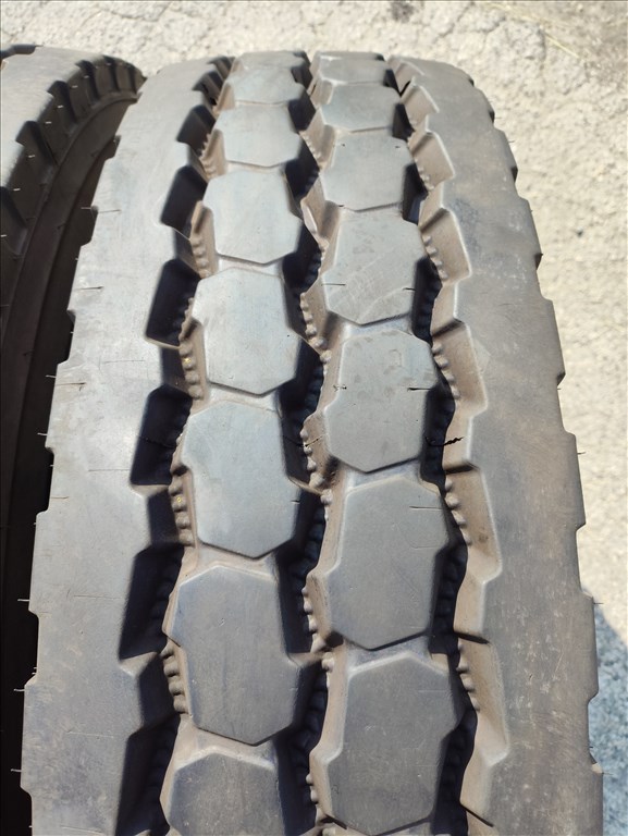 használt 11 R22.5 Continental újszerű kormányzott teherautógumik  11R22,5 295 80 R22.5 11r22.5 3. kép