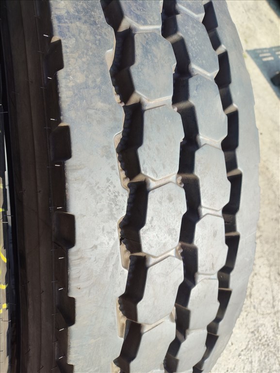 használt 11 R22.5 Continental újszerű kormányzott teherautógumik  11R22,5 295 80 R22.5 11r22.5 7. kép