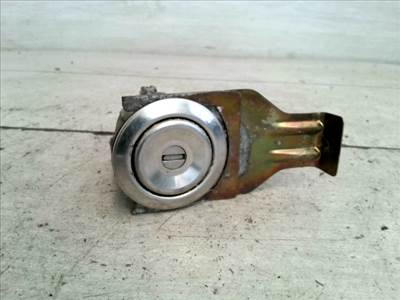 MAZDA DEMIO 98.08-00.05 Csomagtérajtó dugózár