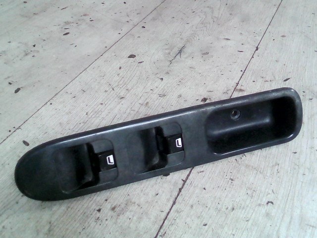 PEUGEOT 307 01-05 Bal első ablakemelő kapcsoló 1. kép