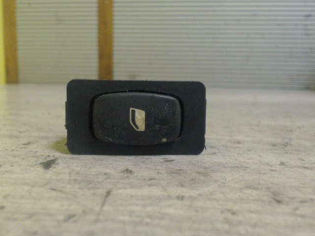 PEUGEOT 807 Jobb hátsó ablakemelő kapcsoló 1. kép