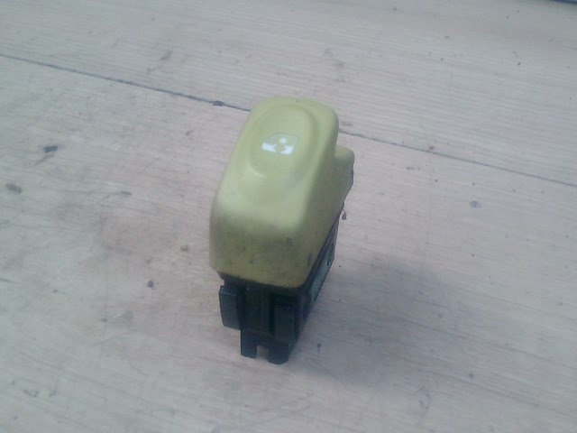 RENAULT TWINGO 98-07 Bal első ablakemelő kapcsoló 1. kép