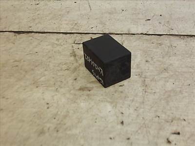 SUZUKI IGNIS Ablaktörlő relé