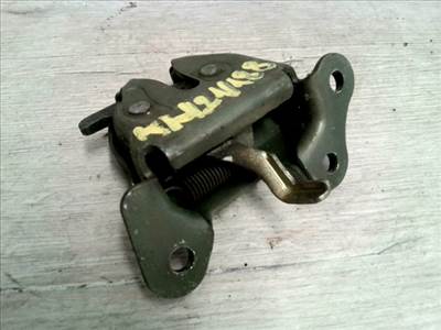 SUZUKI SWIFT 96-05 Csomagtér ajtó zárszerkezet