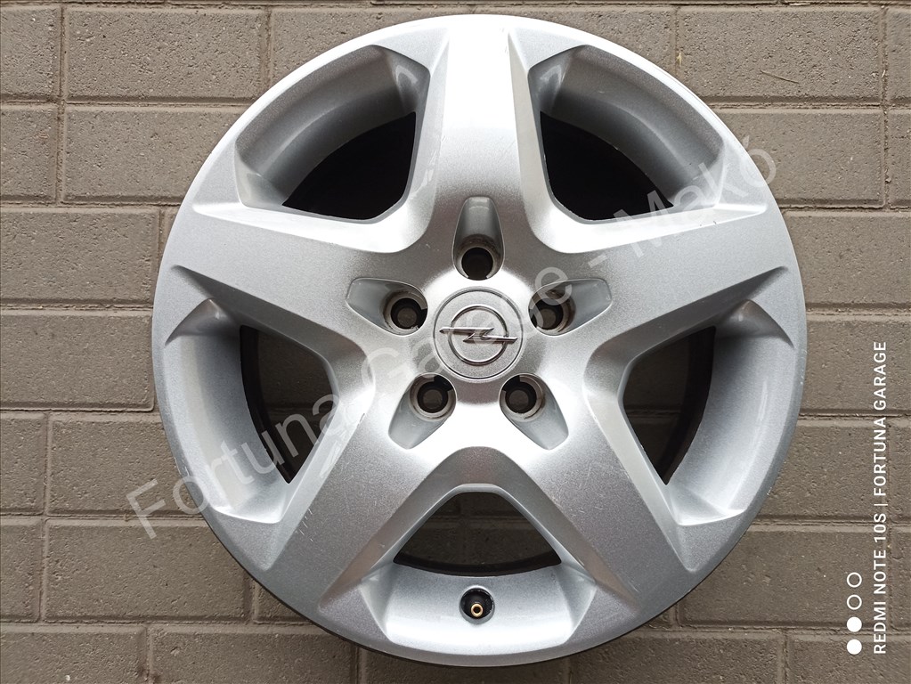 5x110 16" Opel Struktur lemezfelni garnitúra dísztárcsával (637) 5. kép