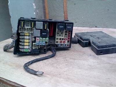 FORD C-MAX 03.06-07.03 Biztosítéktábla BCM BSI BSM SAM GEM modul Motortér