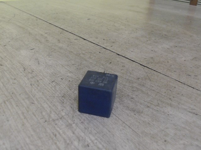 OPEL ASTRA F 94-02 Relé 1. kép