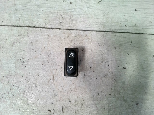 PEUGEOT 306 93-97 Jobb első ablakemelő kapcsoló 1. kép