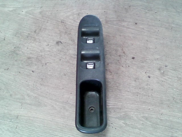 PEUGEOT 307 01-05 Bal első ablakemelő kapcsoló 1. kép