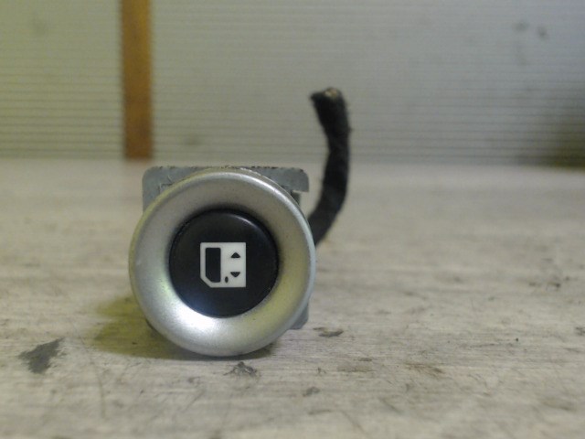 PEUGEOT 807 Jobb hátsó ablakemelő kapcsoló 1. kép