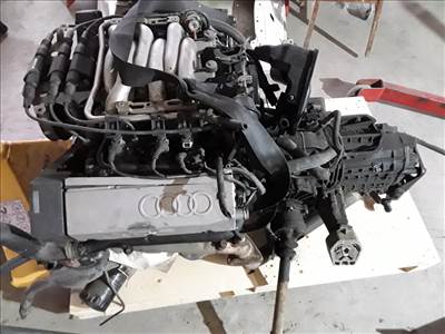 AUDI A6 94-97 Motor. benzin fűzött blokk hengerfejjel