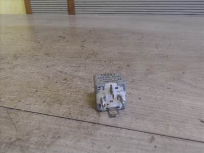 AUDI A8 94.06-02.12 Relé