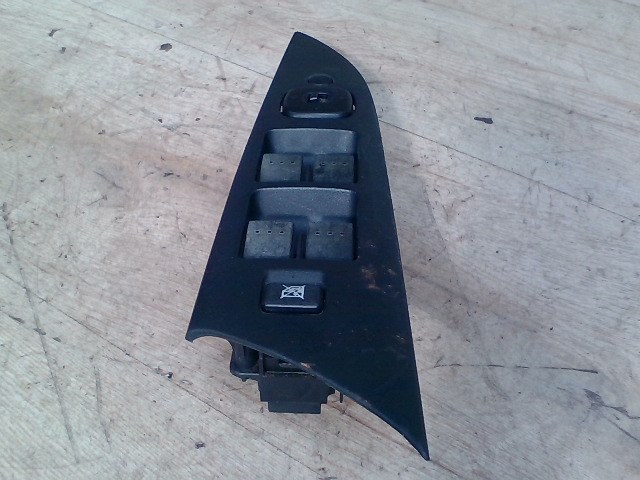 MAZDA 3 03.10-06.06 Jobb első ablakemelő kapcsoló 1. kép