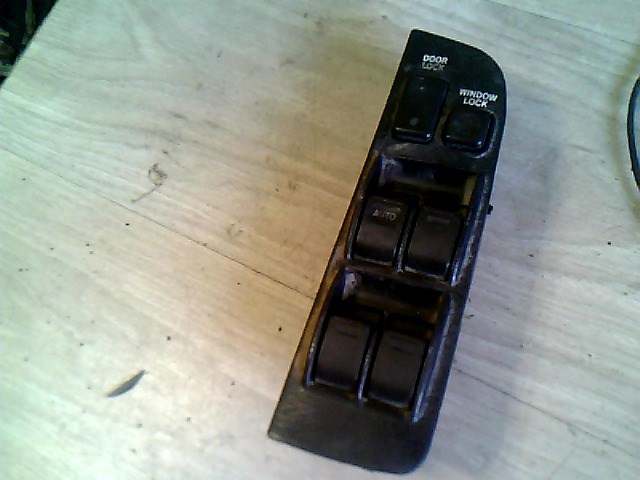 TOYOTA CARINA E 92.04-97.07 Bal első ablakemelő kapcsoló 1. kép