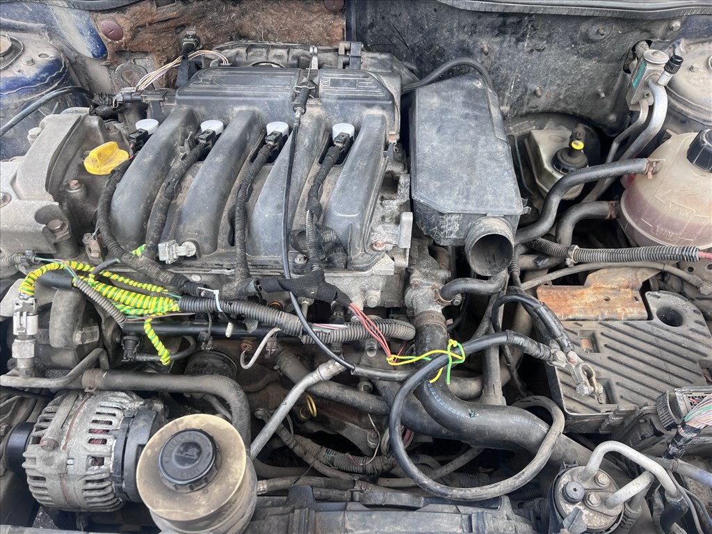 Renault Mégane I 1.4i bontott alkatrészei 4. kép