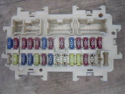 INFINITI G37 Cabrio Biztosítéktábla BCM BSI BSM SAM GEM modul 